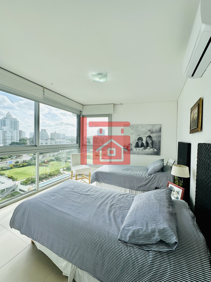 Apartamento ID.233 - Oportunidad en Venta! Apartamento sobre playa Brava de 3 Dormitorios más Dependencia, Torre Le Parc