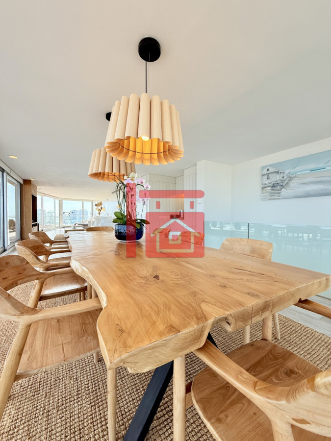 Apartamento ID.196 - Apartamento Penthouse finamente decorado de 3 dormitorios con parrillero propio en venta, Roosevelt Brava, Punta del Este