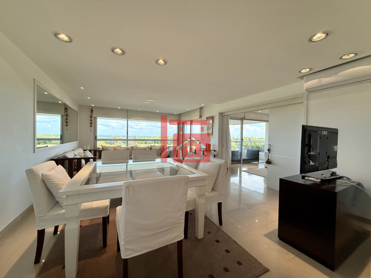 Apartamento ID.220 - Venta de apartamento de 3 dormitorios sobre primera fila de Playa Brava, Punta del Este
