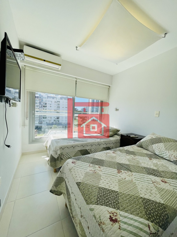 Apartamento ID.600 - Venta y alquiler temporario de apartamento de dos dormitorios en playa Mansa, Punta del Este