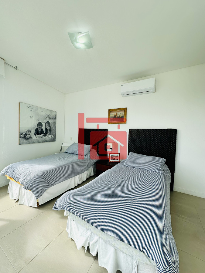 Apartamento ID.233 - Oportunidad en Venta! Apartamento sobre playa Brava de 3 Dormitorios más Dependencia, Torre Le Parc