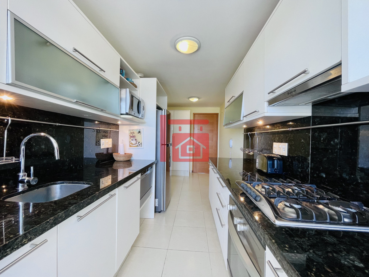 Apartamento ID.157 - Excelente Apartamento de 2 Dormitorios con Vista al Mar, Playa Mansa