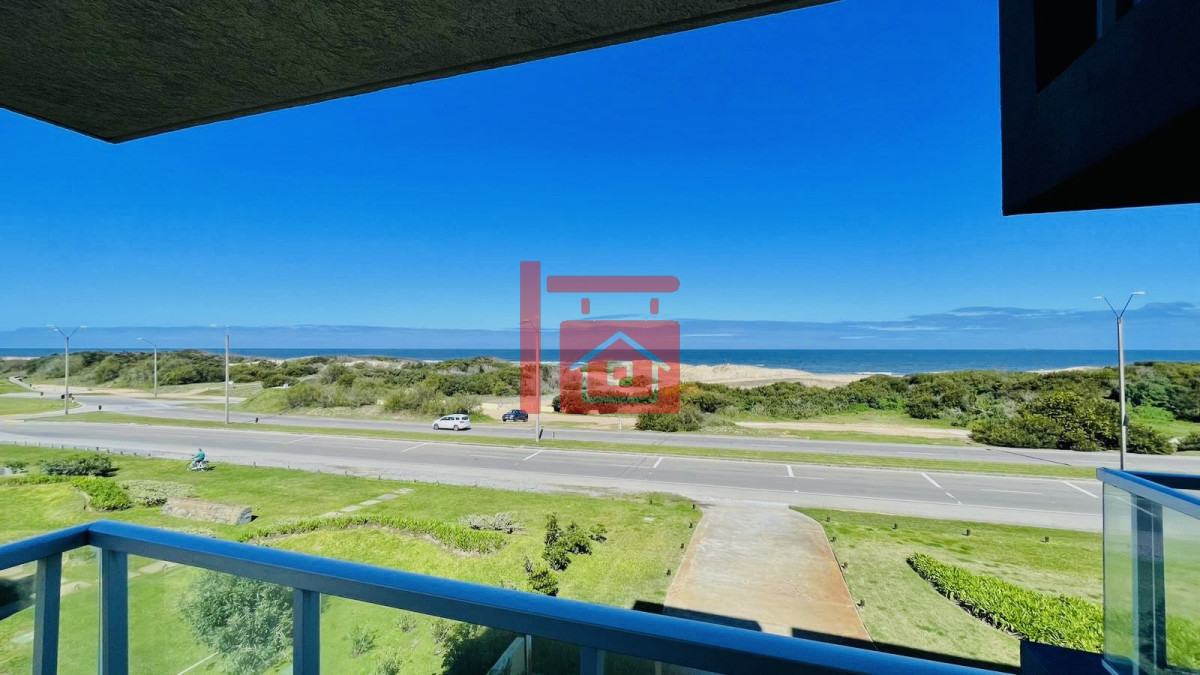 Apartamento ID.498 - Apartamento de 3 Dormitorios en Primera Línea del Mar, Playa Brava Punta del Este