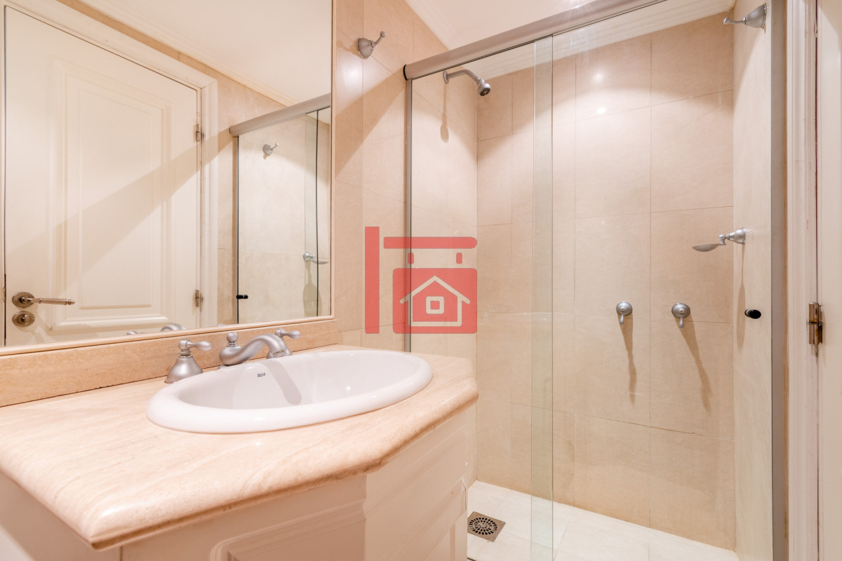 Apartamento ID.302 - Moderno Apartamento de 3 Dormitorios a Pocas Cuadras del Mar En Venta, Playa Brava