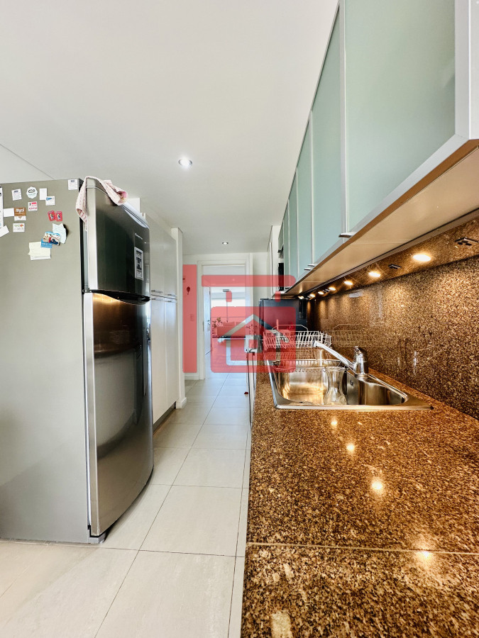 Apartamento ID.233 - Oportunidad en Venta! Apartamento sobre playa Brava de 3 Dormitorios más Dependencia, Torre Le Parc