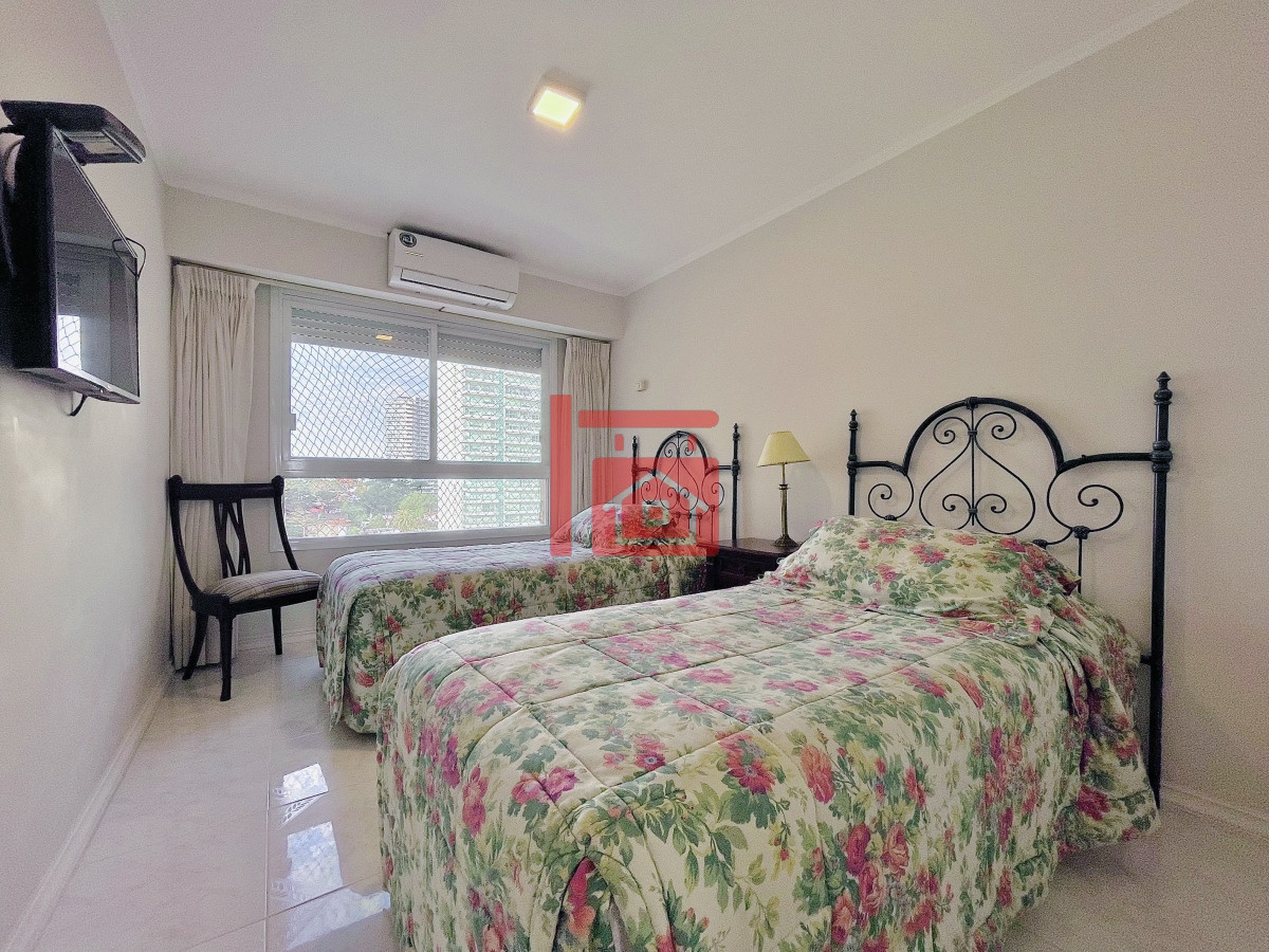 Apartamento ID.119 - Apartamento de 3 Dormitorios sobre Playa Mansa, en Venta y Alquiler, Punta del Este