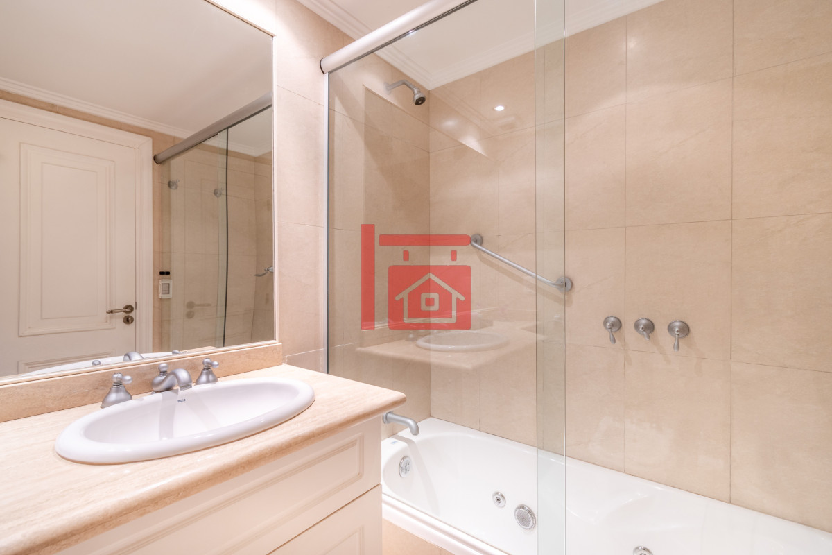 Apartamento ID.302 - Moderno Apartamento de 3 Dormitorios a Pocas Cuadras del Mar En Venta, Playa Brava