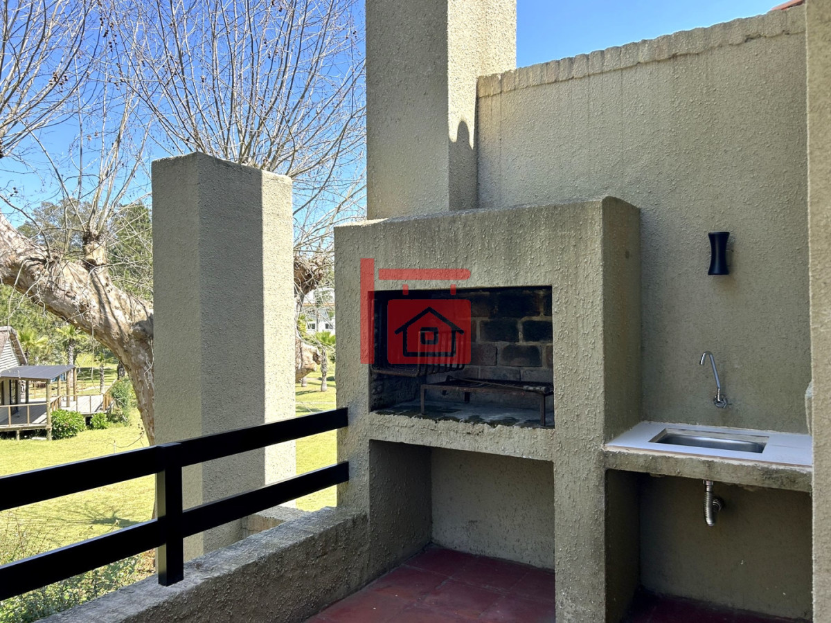 Apartamento ID.504 - Alquiler anual o invernal de apartamento dúplex con parrillero propio en Rincón del Indio