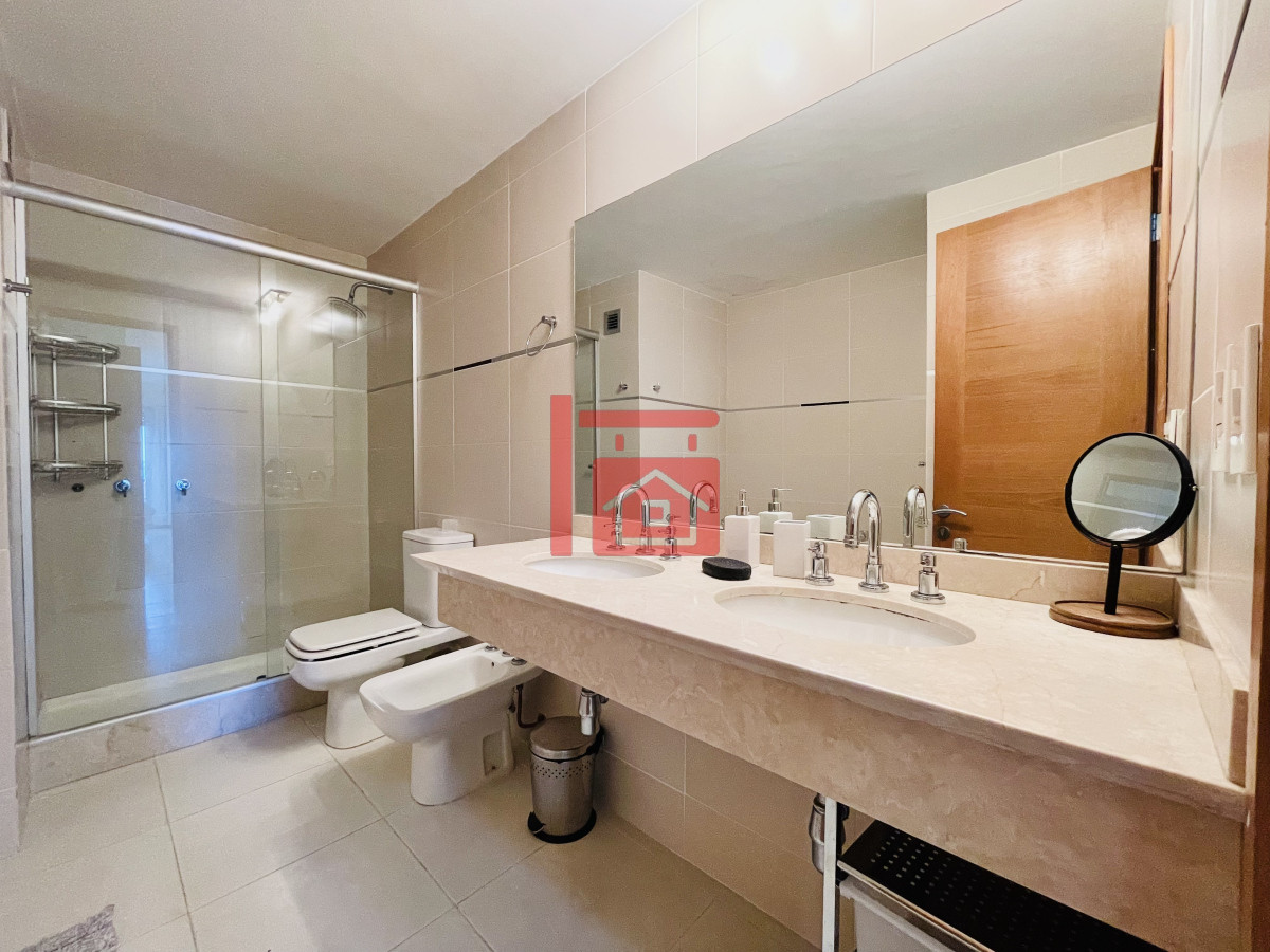 Apartamento ID.157 - Excelente Apartamento de 2 Dormitorios con Vista al Mar, Playa Mansa