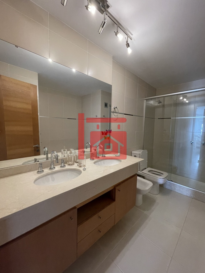 Apartamento ID.600 - Venta y alquiler temporario de apartamento de dos dormitorios en playa Mansa, Punta del Este