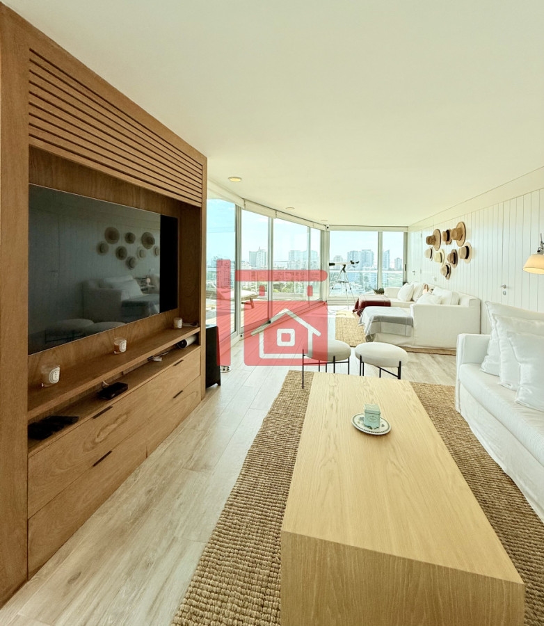 Apartamento ID.196 - Apartamento Penthouse finamente decorado de 3 dormitorios con parrillero propio en venta, Roosevelt Brava, Punta del Este