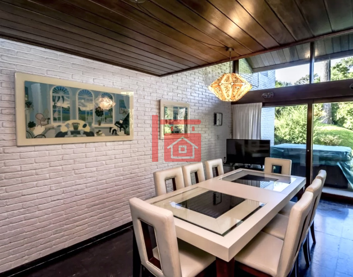 Casa ID.42 - Excelente Casa de 4 Dormitorios en Playa Mansa, Ideal para vivir todo el año