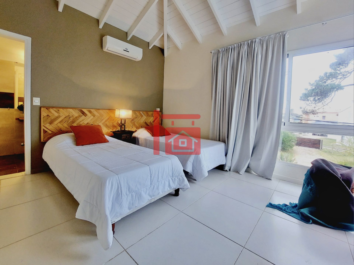 Casa ID.539 - Excelente Casa de 6 Dormitorios y Piscina en Montoya, La Barra