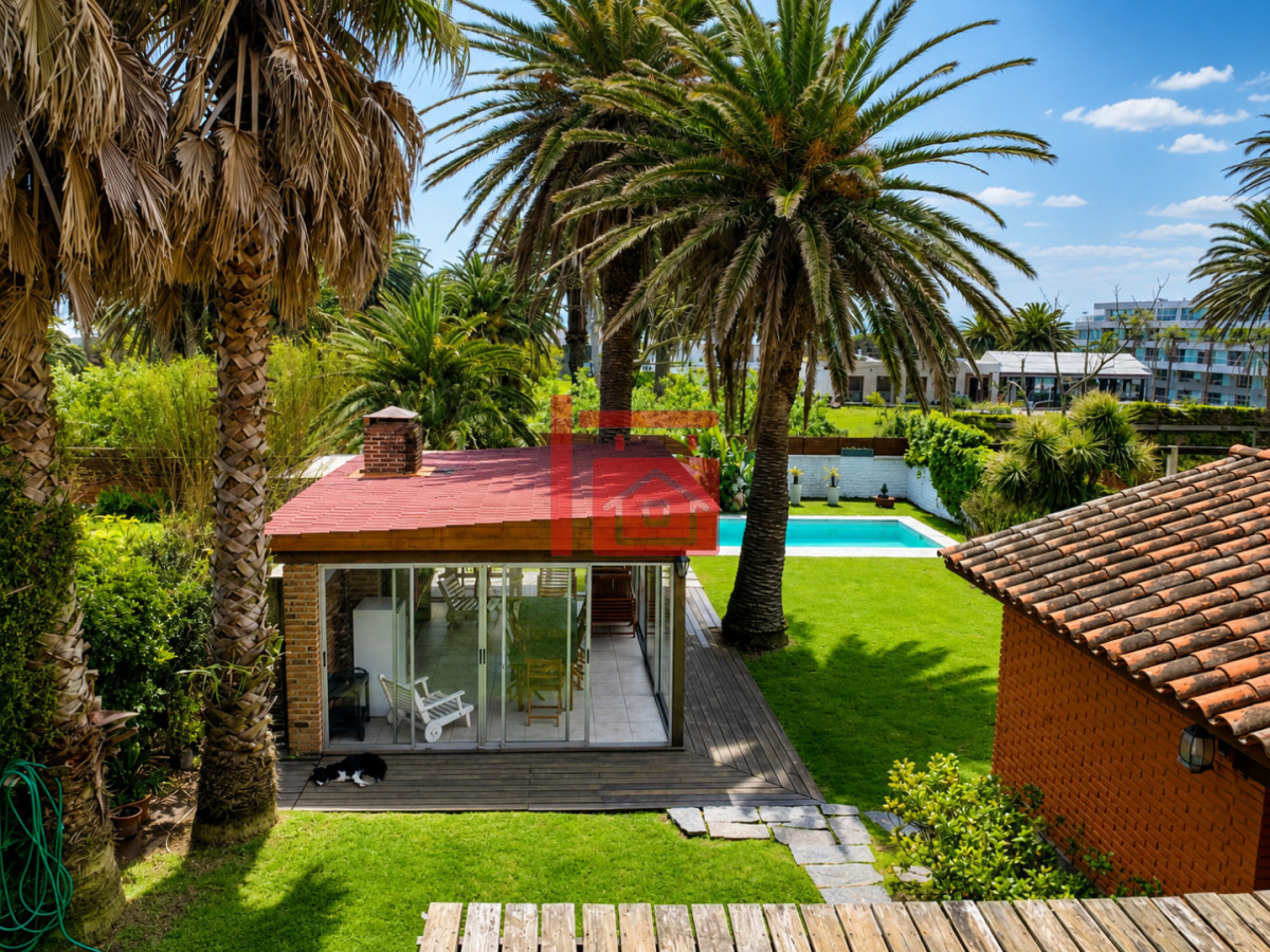 Casa ID.1045 - Espectacular Casa de 6 Dormitorios en la Península de Punta del Este