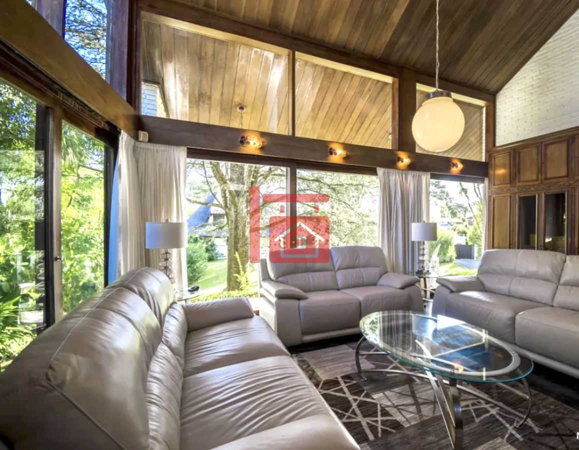 Casa ID.42 - Excelente Casa de 4 Dormitorios en Playa Mansa, Ideal para vivir todo el año