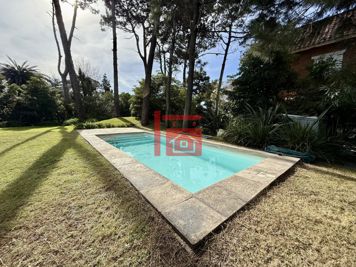Casa ID.409 - Casa de 3 Dormitorios más Dependencia y Piscina, en Aidy Grill Punta del Este, Ubicada a pasos del Mar
