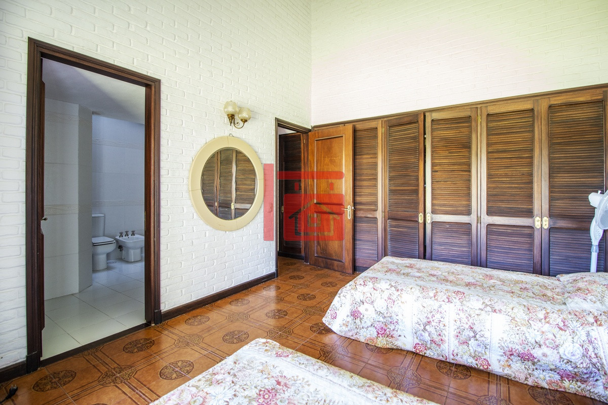 Casa ID.1307 - Venta de Casa de 4 Dormitorios y Piscina con gran parque en Playa Mansa, Punta del Este