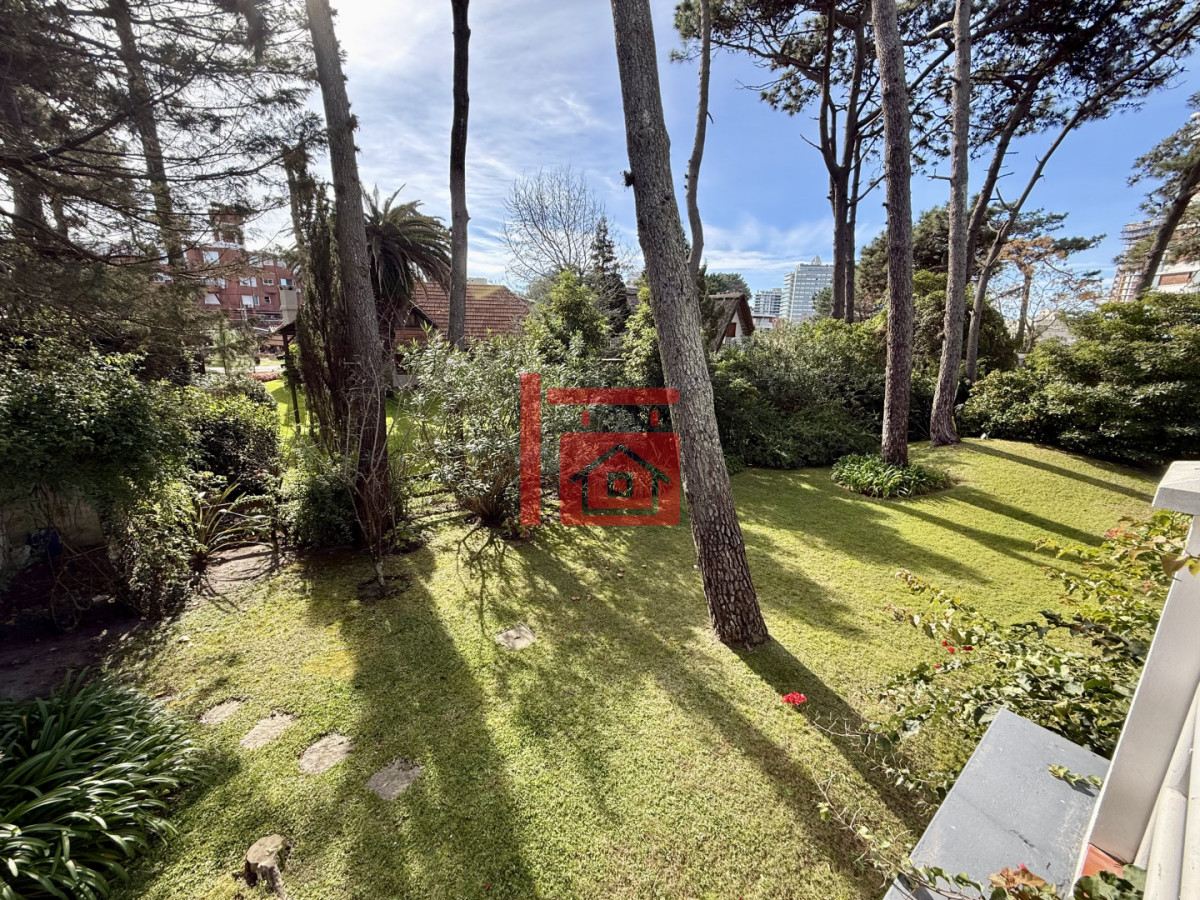 Casa ID.409 - Casa de 3 Dormitorios más Dependencia y Piscina, en Aidy Grill Punta del Este, Ubicada a pasos del Mar