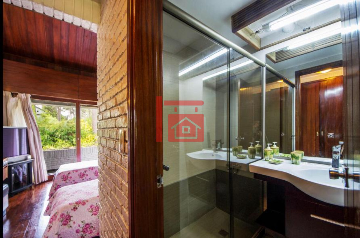 Casa ID.42 - Excelente Casa de 4 Dormitorios en Playa Mansa, Ideal para vivir todo el año