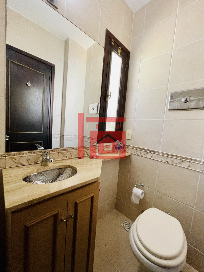 Casa ID.450 - Alquiler temporario de sólida y amplia casa de cinco dormitorios más dependencia de servicio y piscina, Lugano, Punta del Este