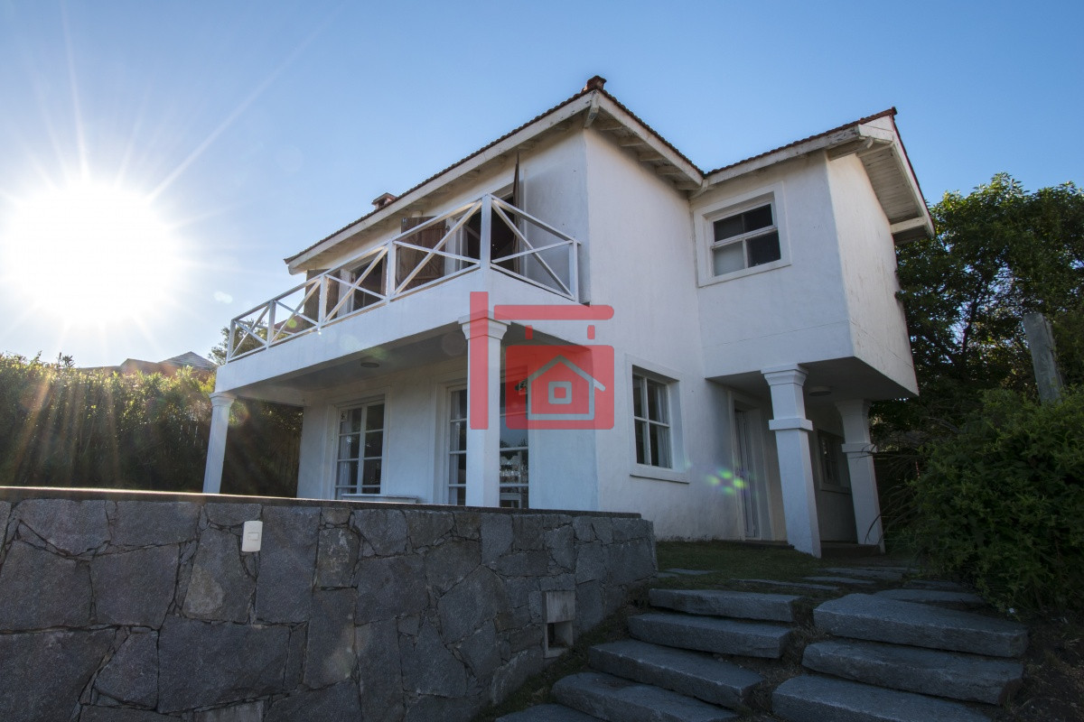 Casa ID.510 - Excelente Casa de 4 Dormitorios con Piscina y Parrillero en Montoya, La Barra