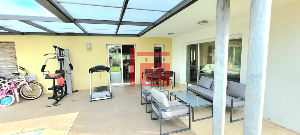 Casa ID.509 - Casa moderna de 5 dormitorios y Piscina Climatizada en Punta del Este