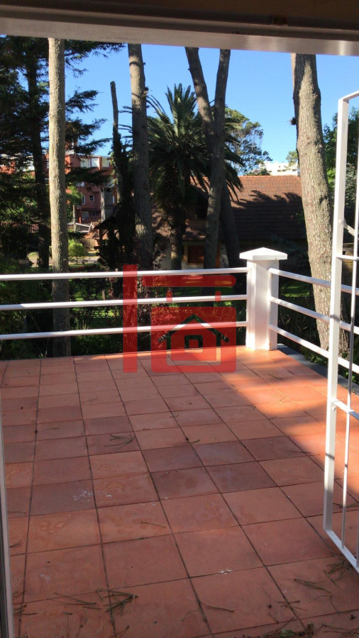 Casa ID.409 - Casa de 3 Dormitorios más Dependencia y Piscina, en Aidy Grill Punta del Este, Ubicada a pasos del Mar