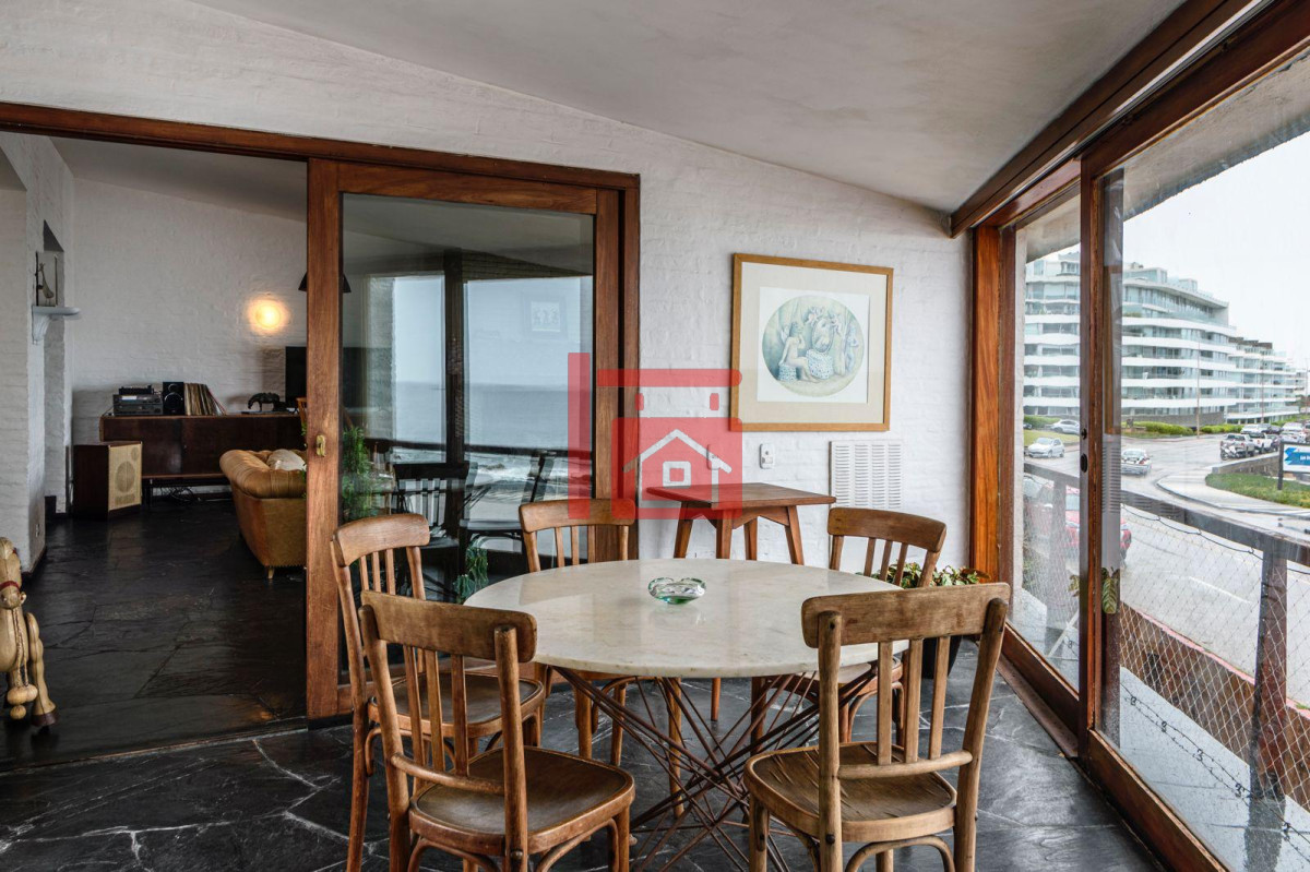 Casa ID.763 - Gran Casa en Venta sobre el Mar de 5 Dormitorios y Dependencia en Península, Punta del Este