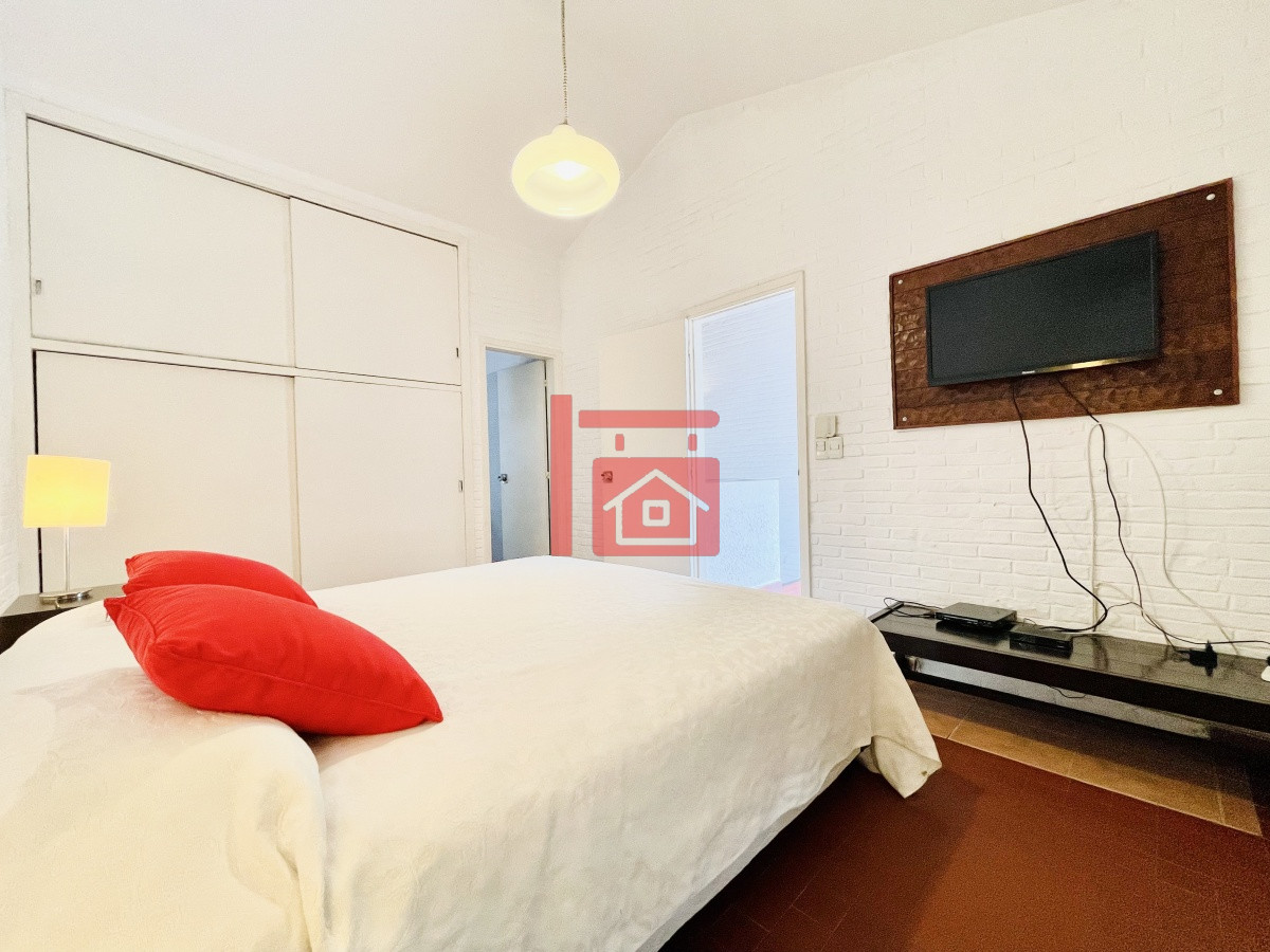 Casa ID.222 - Casa de 4 Dormitorios, Parrillero y Piscina a pocos metros del Mar, Playa Mansa