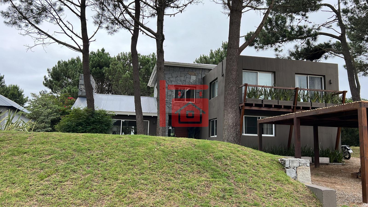 Casa ID.231 - Excelente casa moderna de 4 Dormitorios más dependencia en barrio privado Pinar del Faro, José Ignacio 