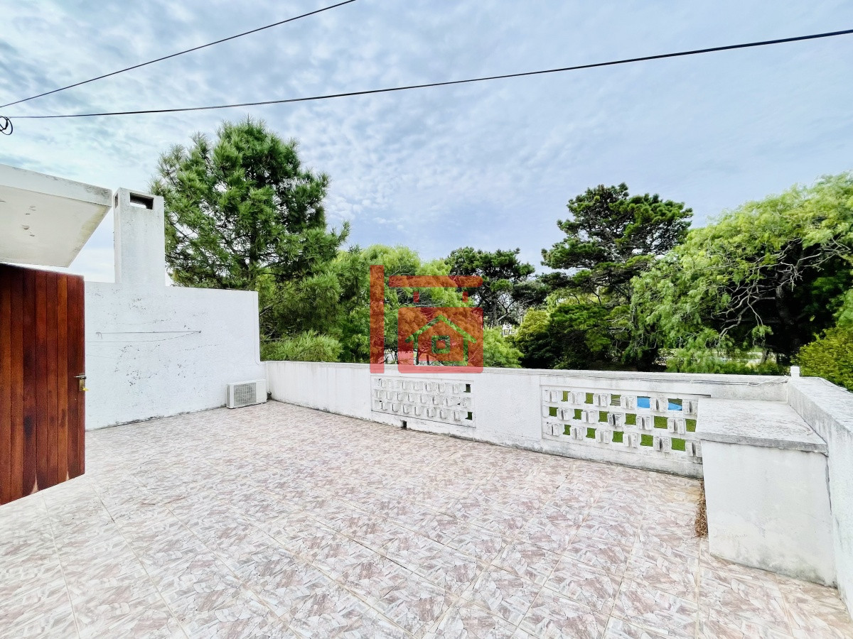 Casa ID.222 - Casa de 4 Dormitorios, Parrillero y Piscina a pocos metros del Mar, Playa Mansa