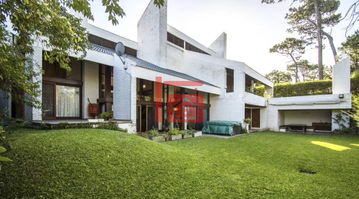 Casa ID.42 - Excelente Casa de 4 Dormitorios en Playa Mansa, Ideal para vivir todo el año