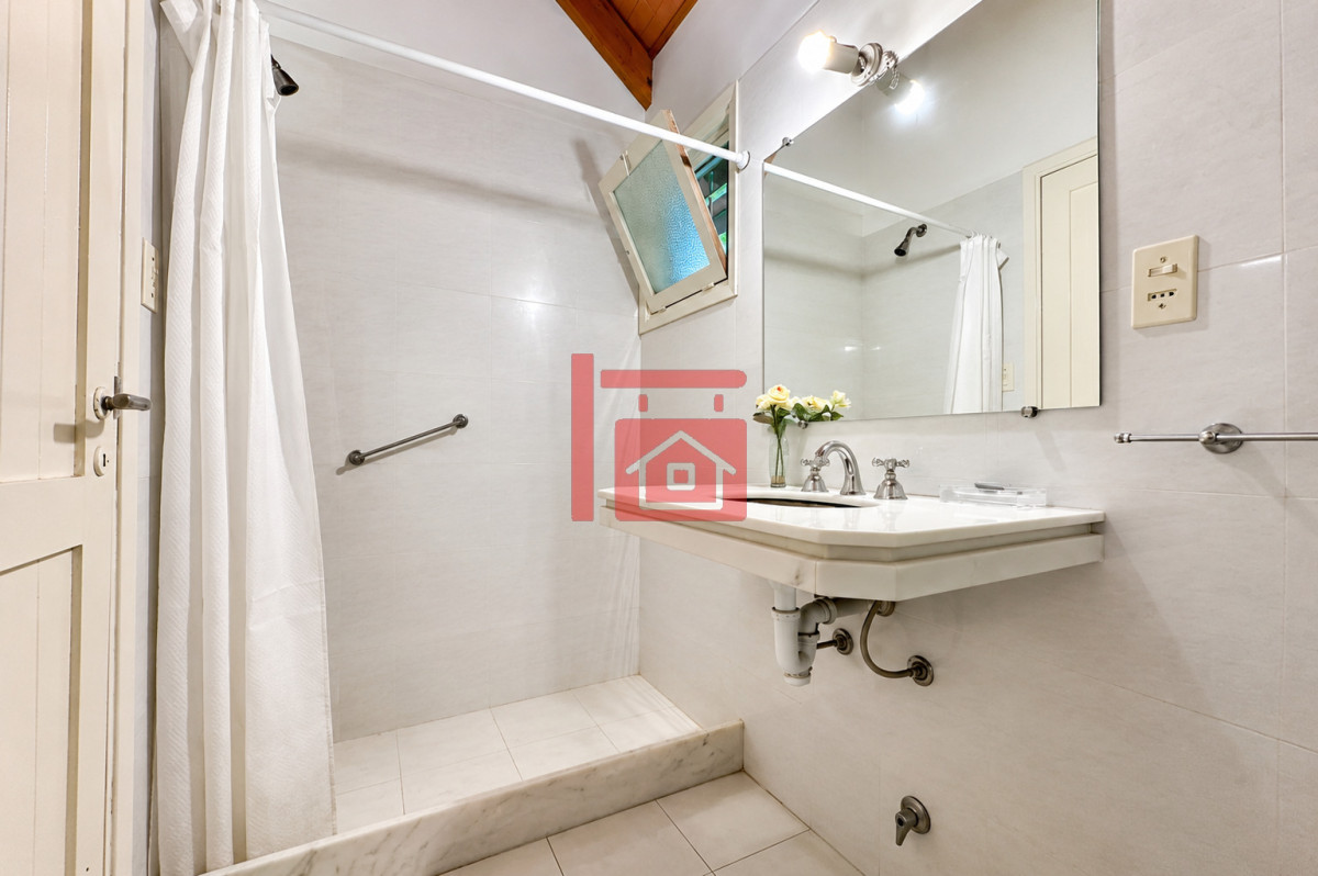 Casa ID.409 - Casa de 3 Dormitorios más Dependencia y Piscina, en Aidy Grill Punta del Este, Ubicada a pasos del Mar