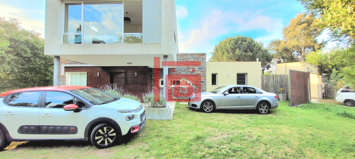 Casa ID.509 - Casa moderna de 5 dormitorios y Piscina Climatizada en Punta del Este