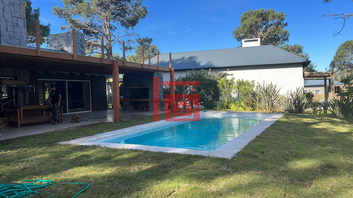 Casa ID.231 - Excelente casa moderna de 4 Dormitorios más dependencia en barrio privado Pinar del Faro, José Ignacio 