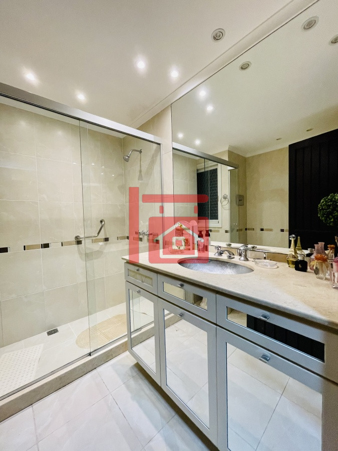 Casa ID.450 - Alquiler temporario de sólida y amplia casa de cinco dormitorios más dependencia de servicio y piscina, Lugano, Punta del Este