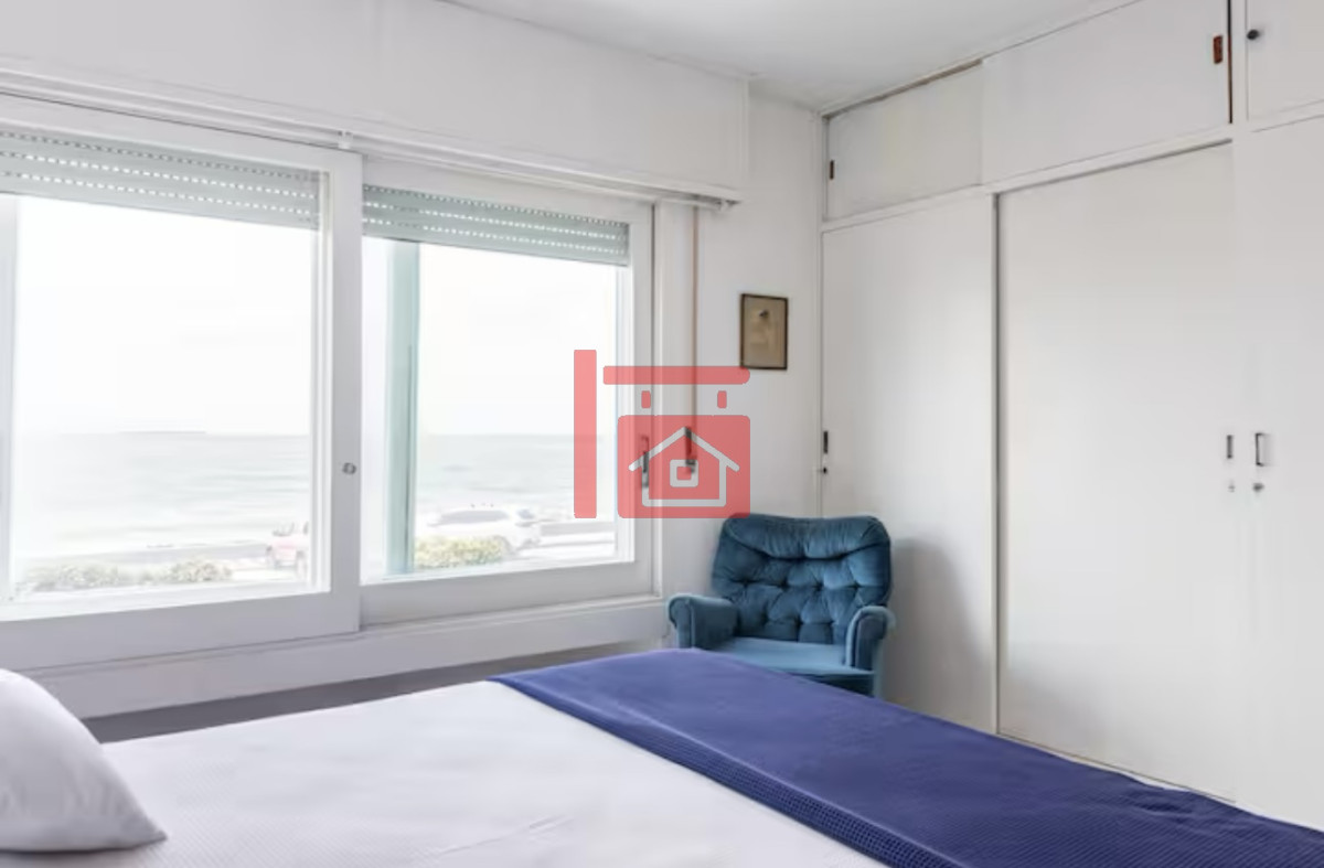 Casa ID.763 - Gran Casa en Venta sobre el Mar de 5 Dormitorios y Dependencia en Península, Punta del Este