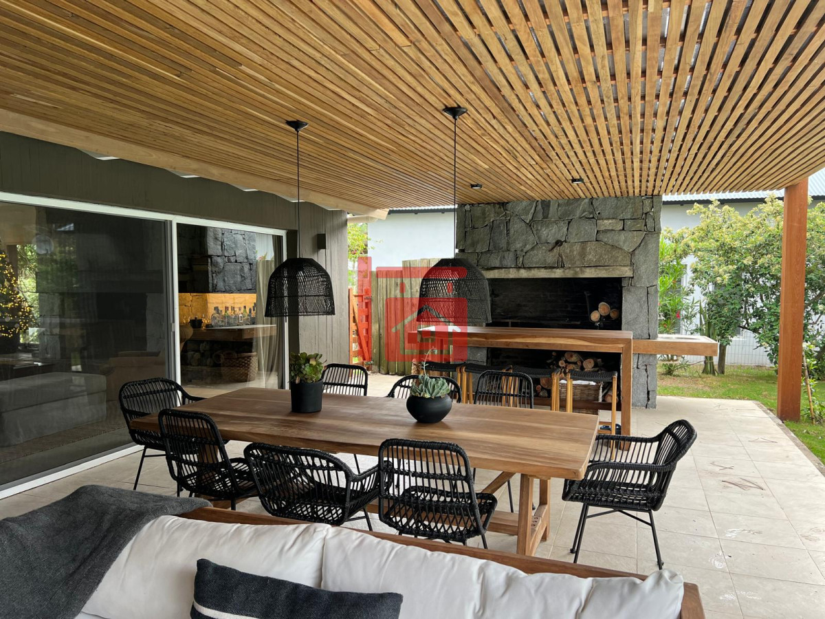 Casa ID.231 - Excelente casa moderna de 4 Dormitorios más dependencia en barrio privado Pinar del Faro, José Ignacio 