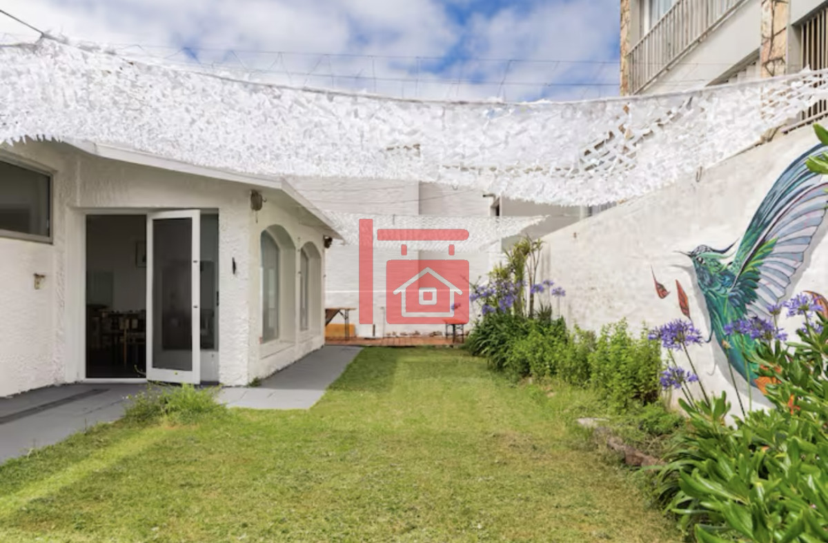 Casa ID.763 - Gran Casa en Venta sobre el Mar de 5 Dormitorios y Dependencia en Península, Punta del Este