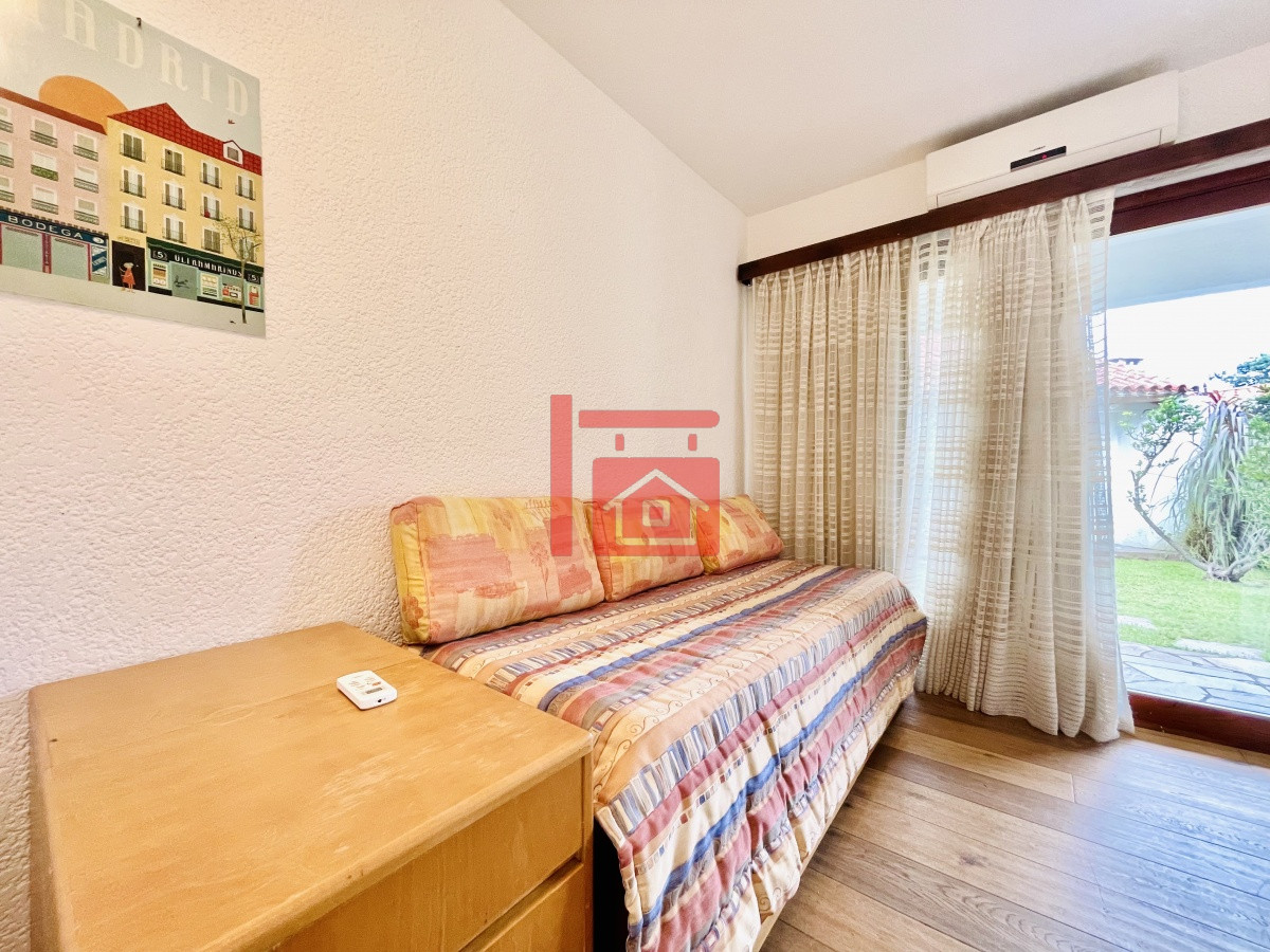 Casa ID.222 - Casa de 4 Dormitorios, Parrillero y Piscina a pocos metros del Mar, Playa Mansa