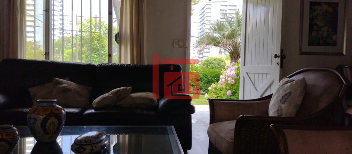 Casa ID.409 - Casa de 3 Dormitorios más Dependencia y Piscina, en Aidy Grill Punta del Este, Ubicada a pasos del Mar