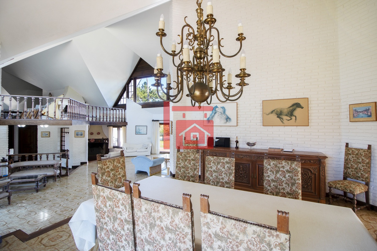Casa ID.1307 - Venta de Casa de 4 Dormitorios y Piscina con gran parque en Playa Mansa, Punta del Este