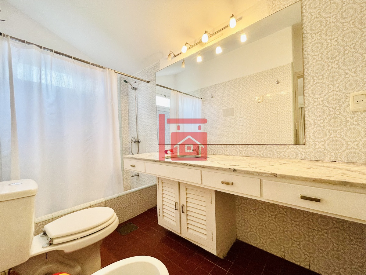 Casa ID.222 - Casa de 4 Dormitorios, Parrillero y Piscina a pocos metros del Mar, Playa Mansa