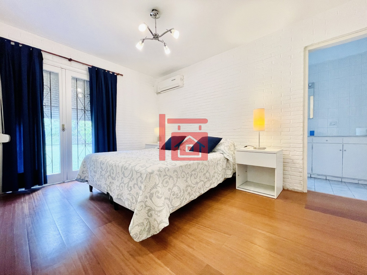 Casa ID.222 - Casa de 4 Dormitorios, Parrillero y Piscina a pocos metros del Mar, Playa Mansa