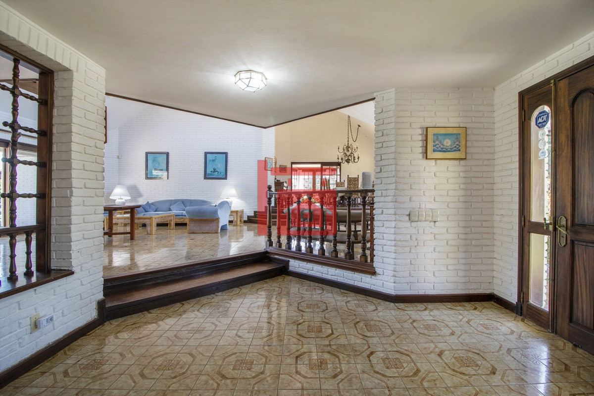 Casa ID.1307 - Venta de Casa de 4 Dormitorios y Piscina con gran parque en Playa Mansa, Punta del Este