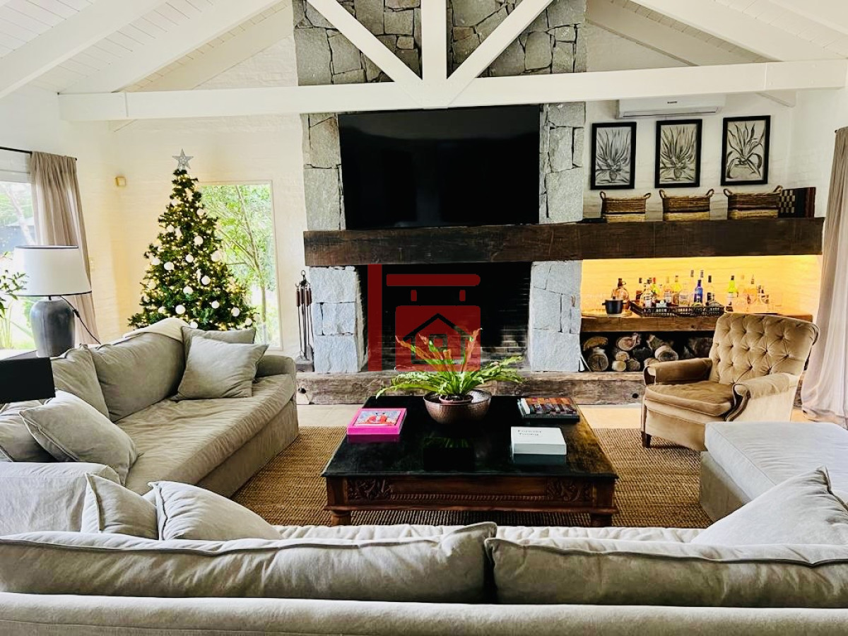 Casa ID.231 - Excelente casa moderna de 4 Dormitorios más dependencia en barrio privado Pinar del Faro, José Ignacio 