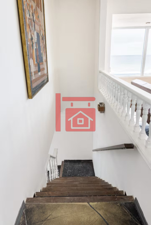 Casa ID.763 - Gran Casa en Venta sobre el Mar de 5 Dormitorios y Dependencia en Península, Punta del Este