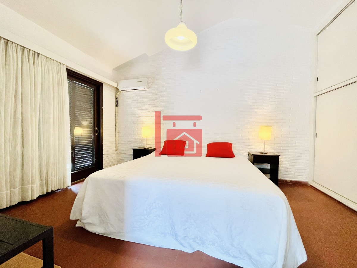 Casa ID.222 - Casa de 4 Dormitorios, Parrillero y Piscina a pocos metros del Mar, Playa Mansa