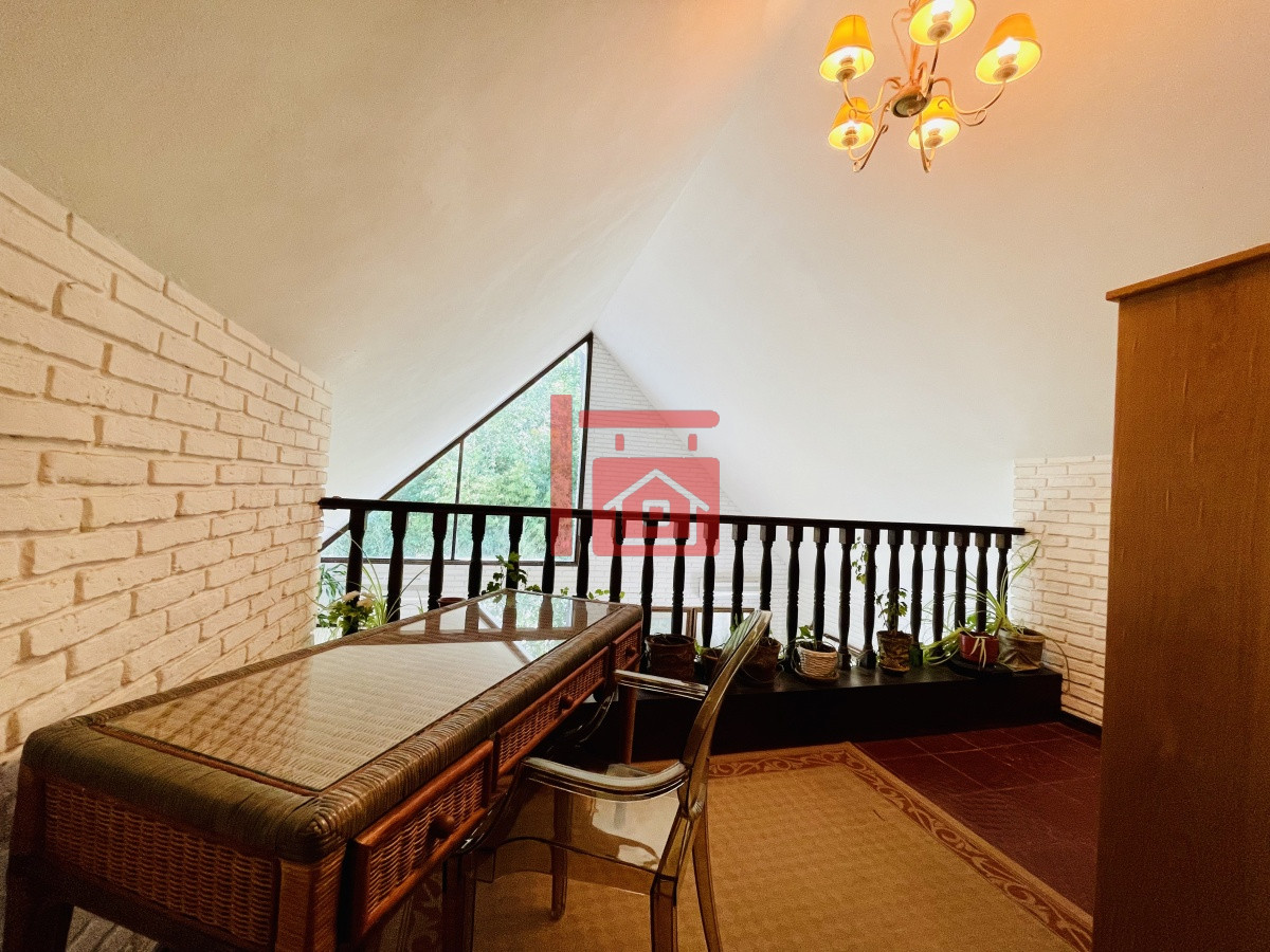 Casa ID.450 - Alquiler temporario de sólida y amplia casa de cinco dormitorios más dependencia de servicio y piscina, Lugano, Punta del Este