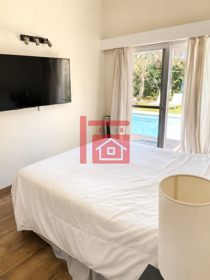 Casa ID.1167 - Casa de 4 Dormitorios, Piscina Climatizada y Barbacoa a solo 500 metros del mar - Playa Mansa, Punta del Este